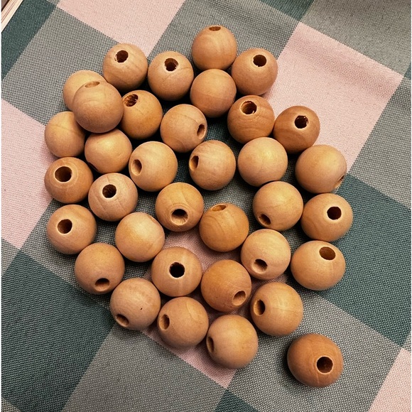Craft supplies- wooden beads 4 colors - Picture 3 of 6